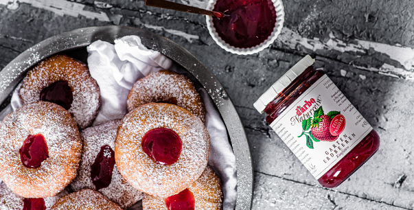 Köstliche Bauernkrapfen mit fruchtiger Konfitüre