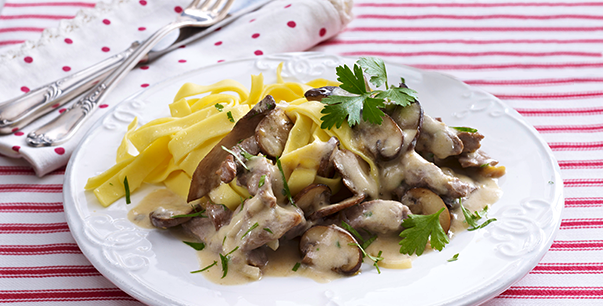 Pork strips with creamy apricot & mushroom