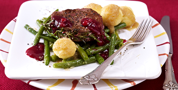 Fruity beef fillet on a bed of beans