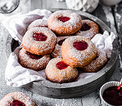 Köstliche Bauernkrapfen mit fruchtiger Konfitüre